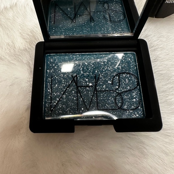 NARS Single Eyeshadow in Glittering Teal - Picture 2 of 3